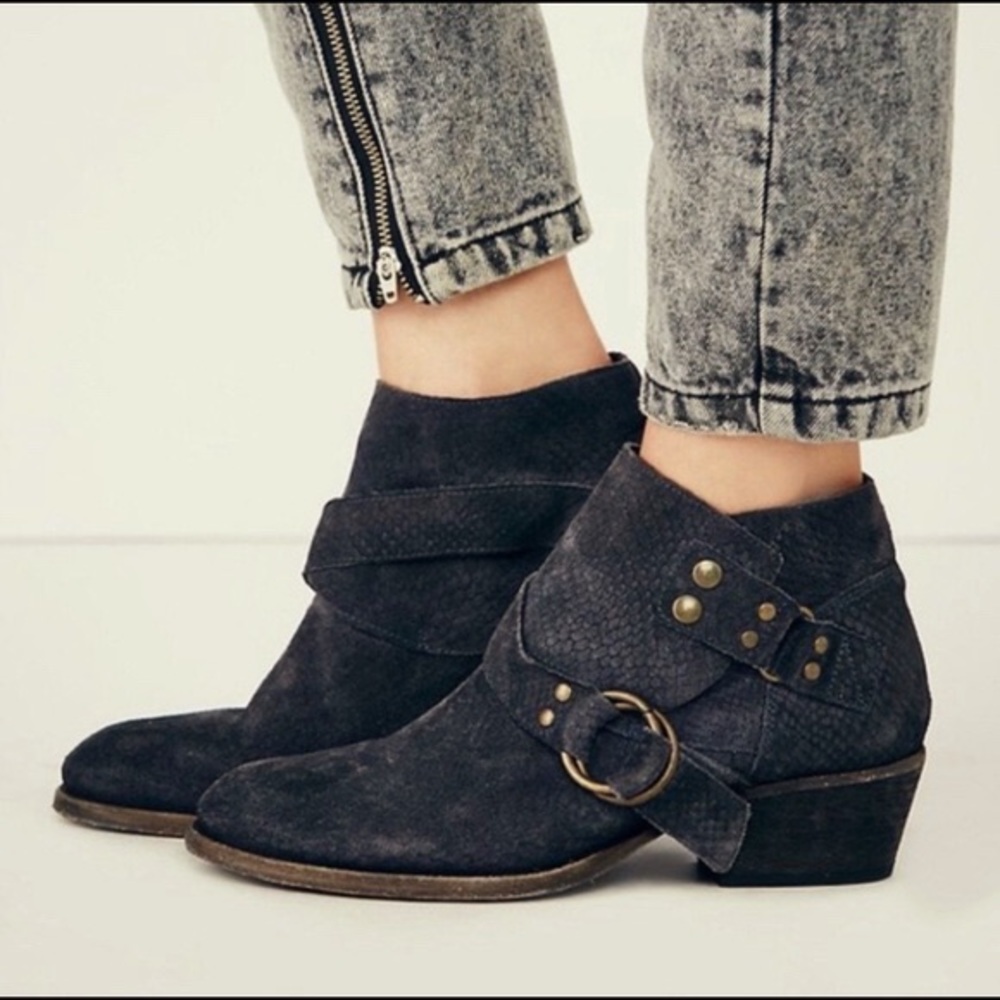 Free People Tortuga black boho snakeskin ankle booties size EU37